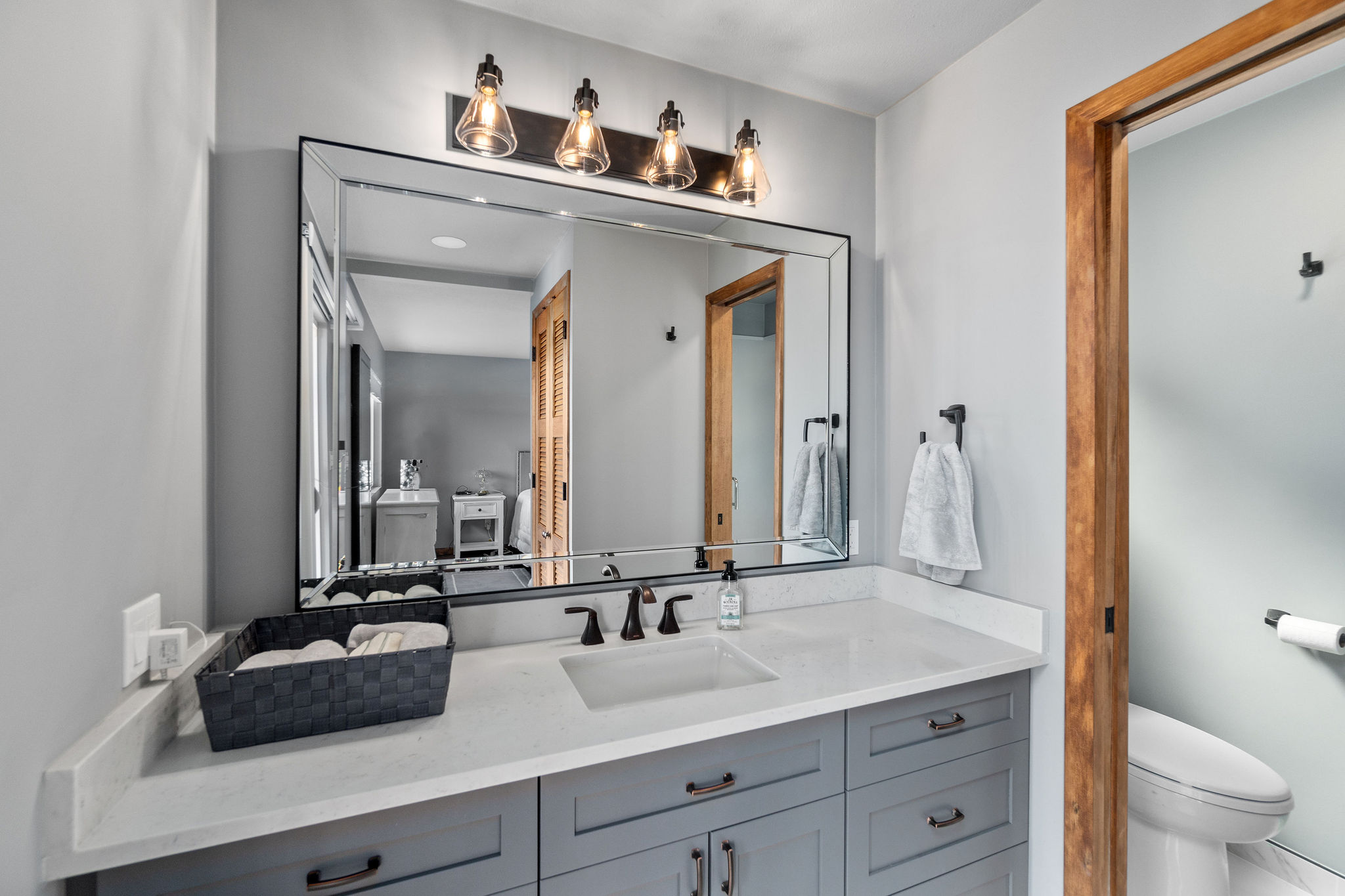 Bathroom vaiinty and mirror