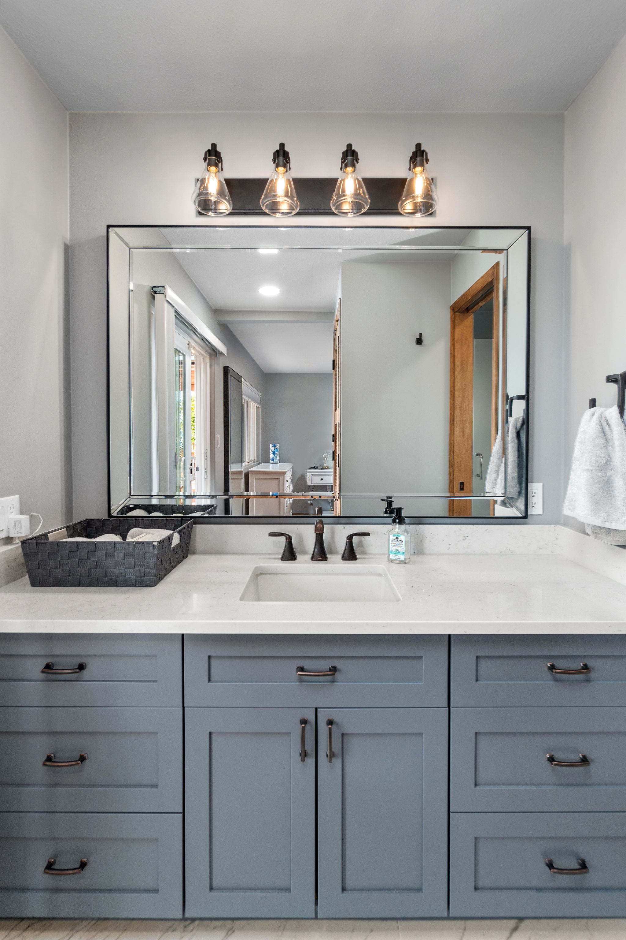 Bathroom vanity